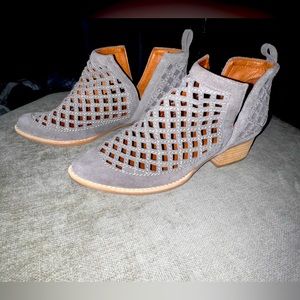 Jeffrey Campbell gray boots, size 8.5